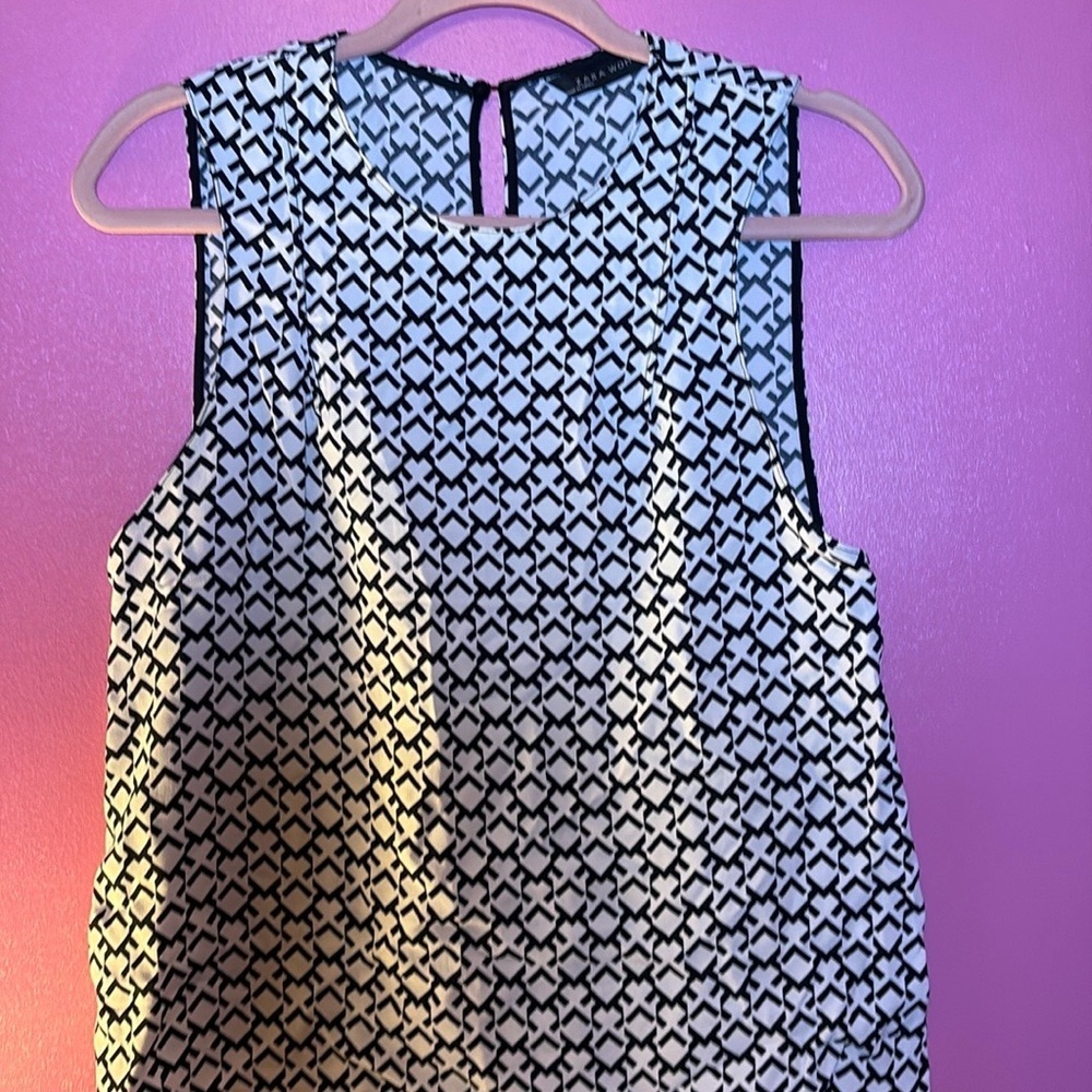 Zara Black and White Patterned Sleeveless Blouse